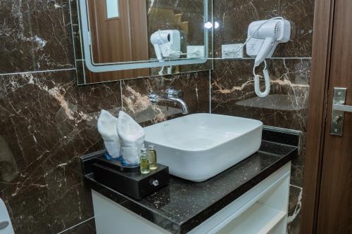 royal duong noi hotel