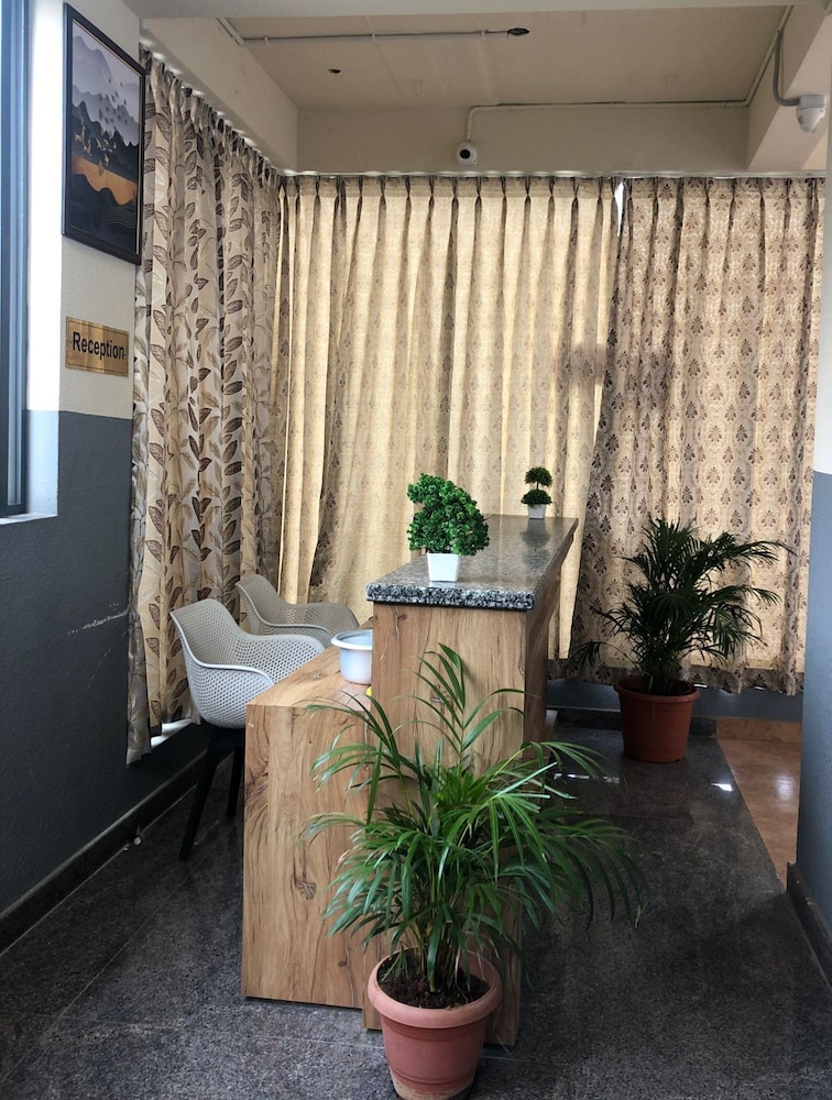 hotel amulya regency near kempegowda international airport