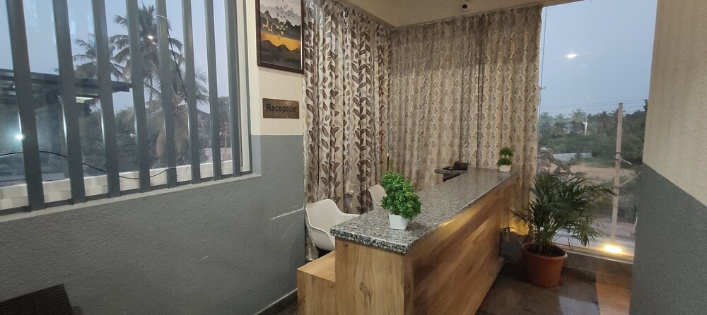 hotel amulya regency near kempegowda international airport