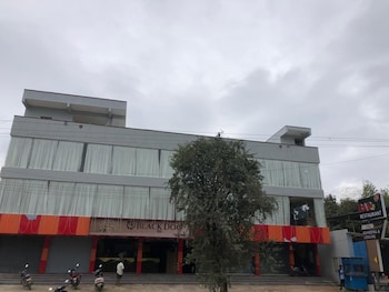 hotel amulya regency near kempegowda international airport