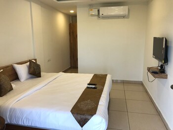 hotel amulya regency near kempegowda international airport