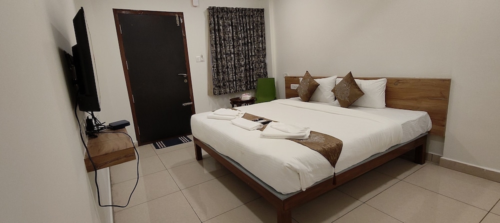 hotel amulya regency near kempegowda international airport