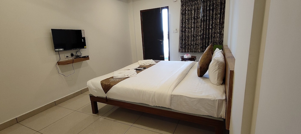 hotel amulya regency near kempegowda international airport