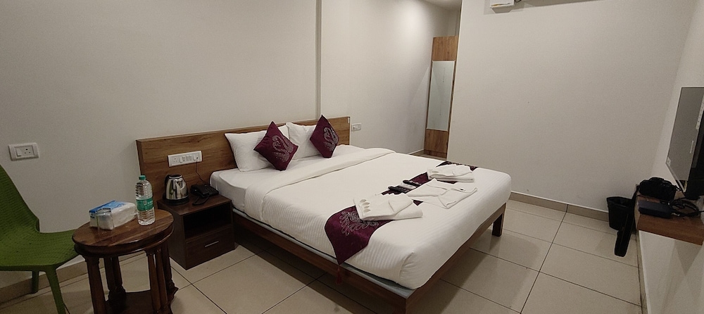 hotel amulya regency near kempegowda international airport