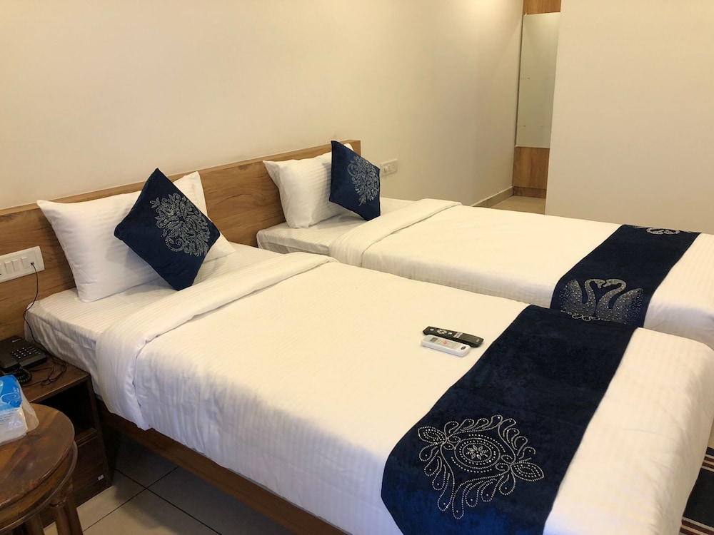hotel amulya regency near kempegowda international airport