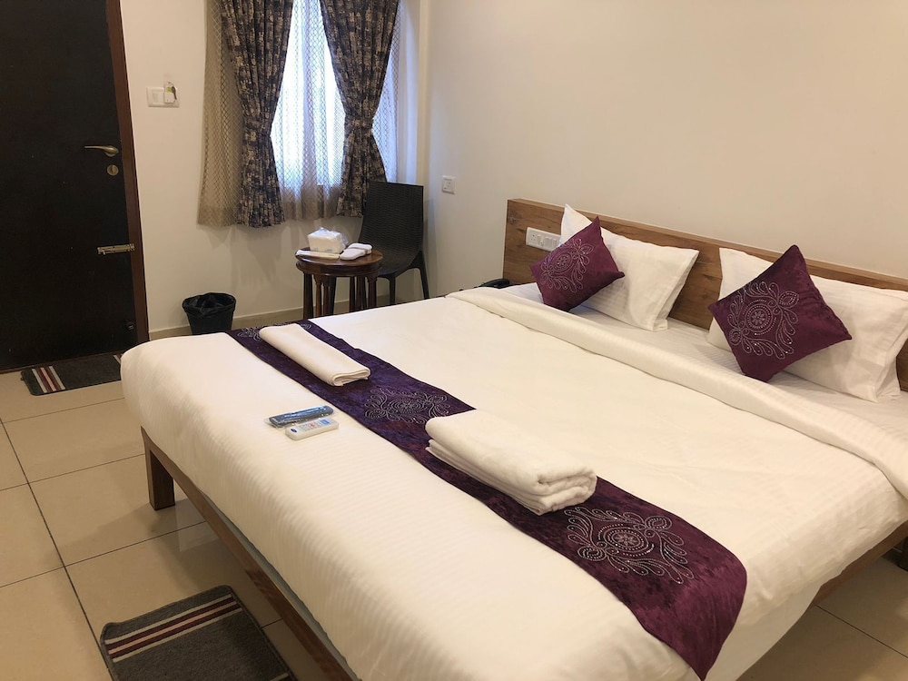 hotel amulya regency near kempegowda international airport
