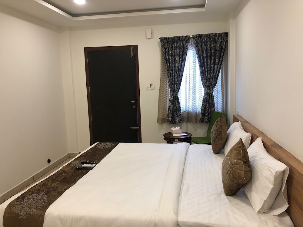 hotel amulya regency near kempegowda international airport