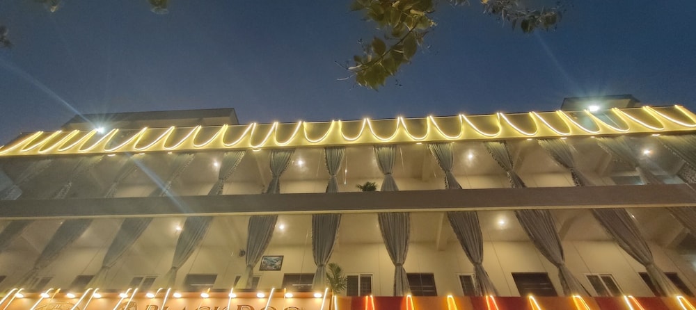 hotel amulya regency near kempegowda international airport