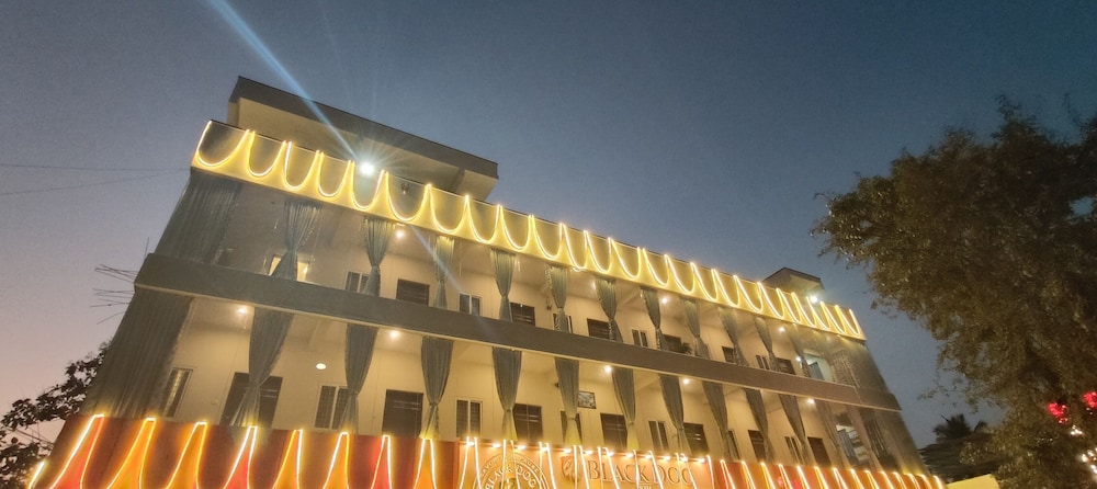 hotel amulya regency near kempegowda international airport
