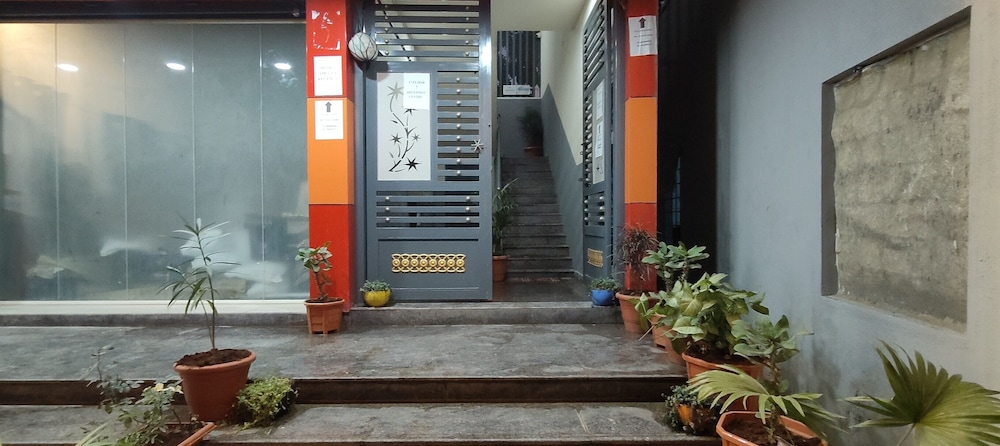 hotel amulya regency near kempegowda international airport