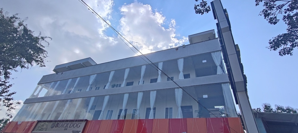 hotel amulya regency near kempegowda international airport