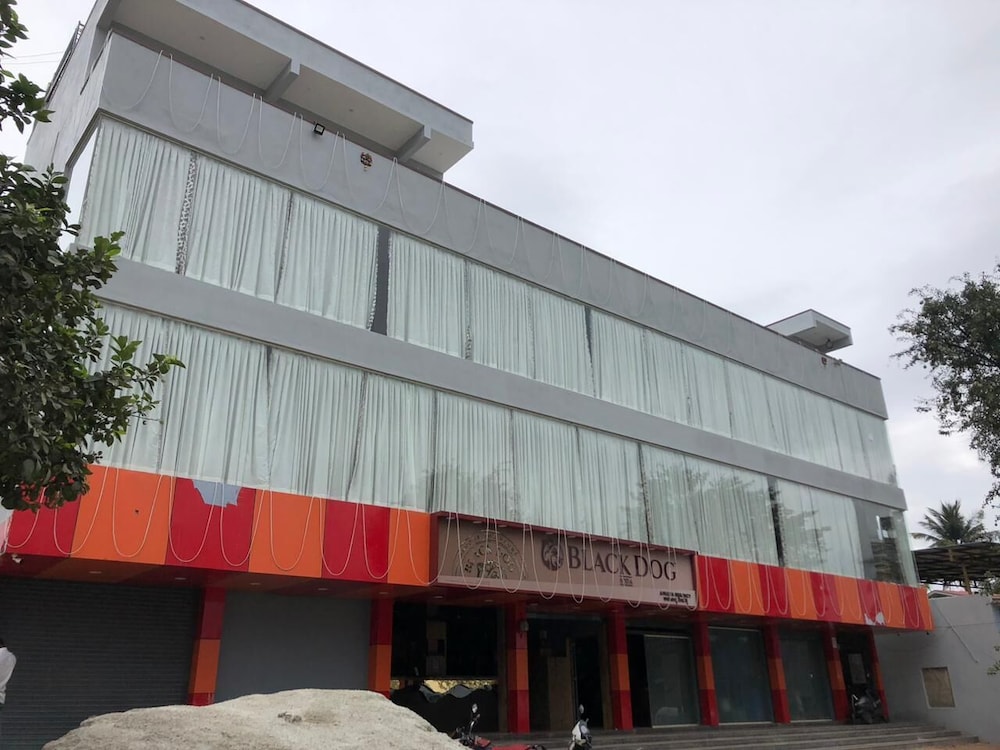 hotel amulya regency near kempegowda international airport