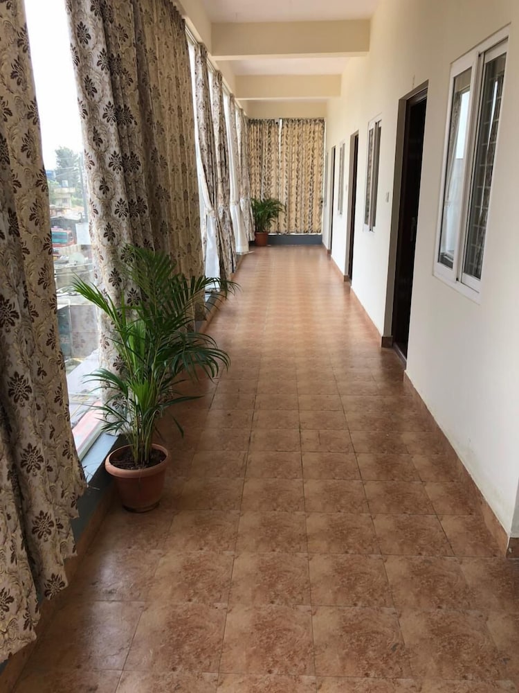 hotel amulya regency near kempegowda international airport