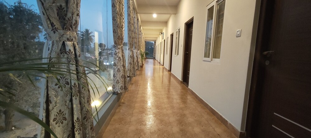 hotel amulya regency near kempegowda international airport