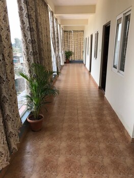 hotel amulya regency near kempegowda international airport