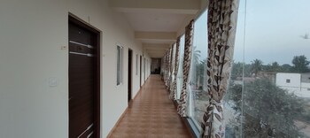 hotel amulya regency near kempegowda international airport