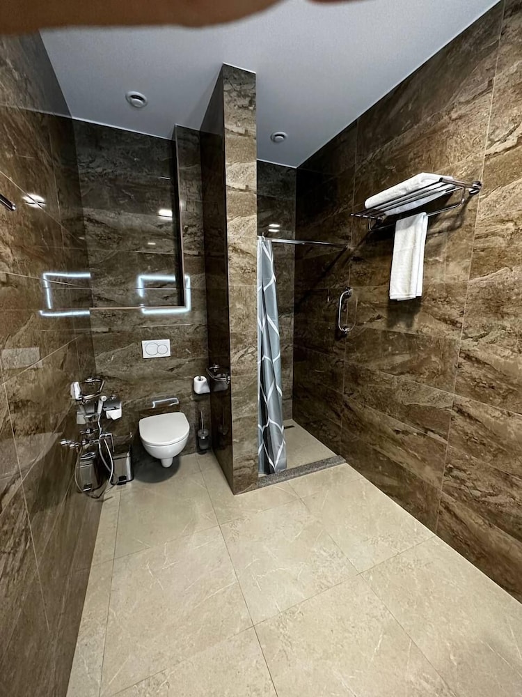 rasoda hotel and restaurant