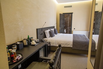 rasoda hotel and restaurant