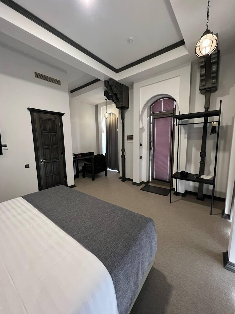 rasoda hotel and restaurant