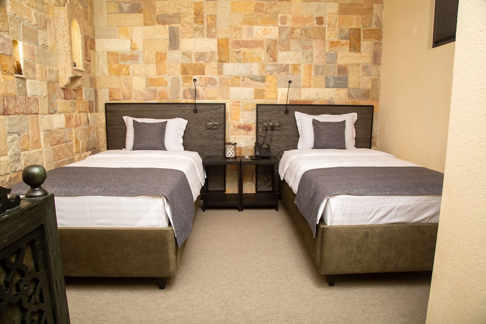 rasoda hotel and restaurant