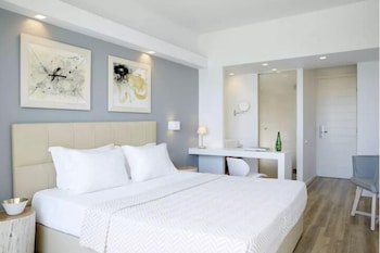 lichnos beach hotel and suites