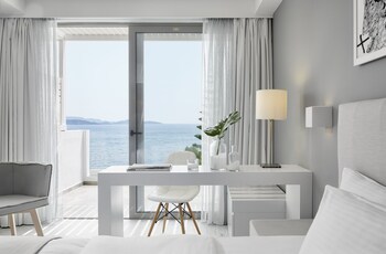 lichnos beach hotel and suites