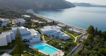 lichnos beach hotel and suites