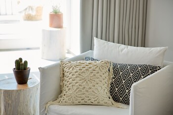 lichnos beach hotel and suites