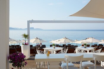 lichnos beach hotel and suites