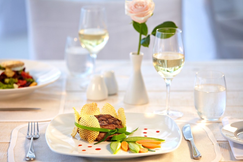 lichnos beach hotel and suites