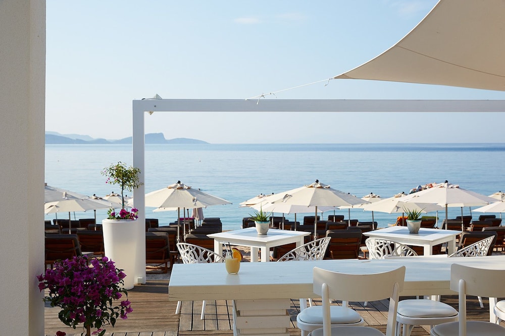 lichnos beach hotel and suites