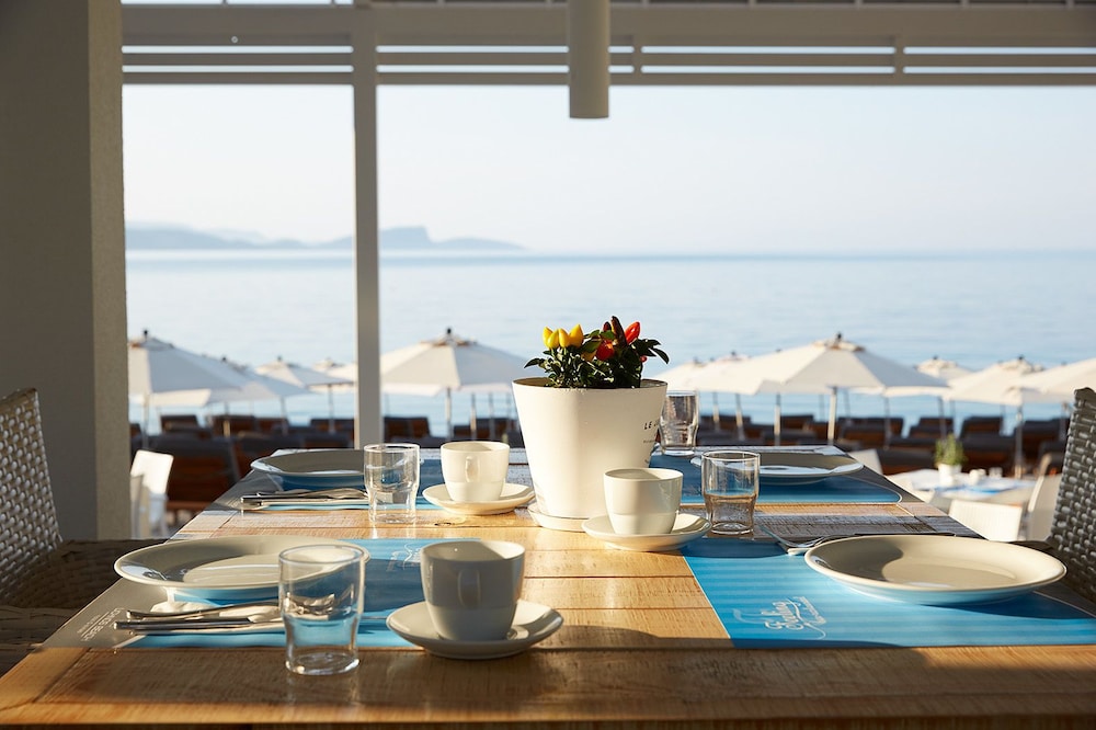 lichnos beach hotel and suites