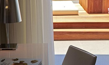 lichnos beach hotel and suites