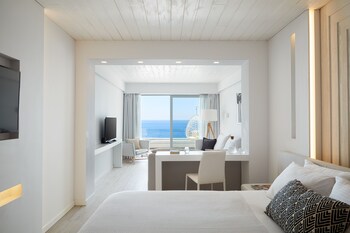 lichnos beach hotel and suites