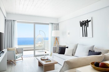 lichnos beach hotel and suites