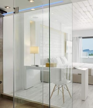 lichnos beach hotel and suites