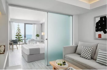 lichnos beach hotel and suites