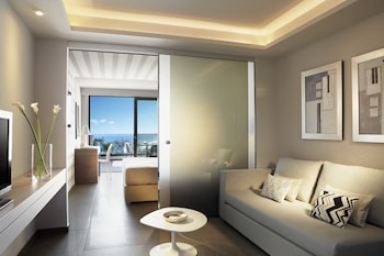 lichnos beach hotel and suites