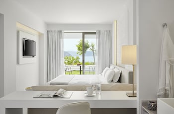 lichnos beach hotel and suites