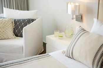 lichnos beach hotel and suites