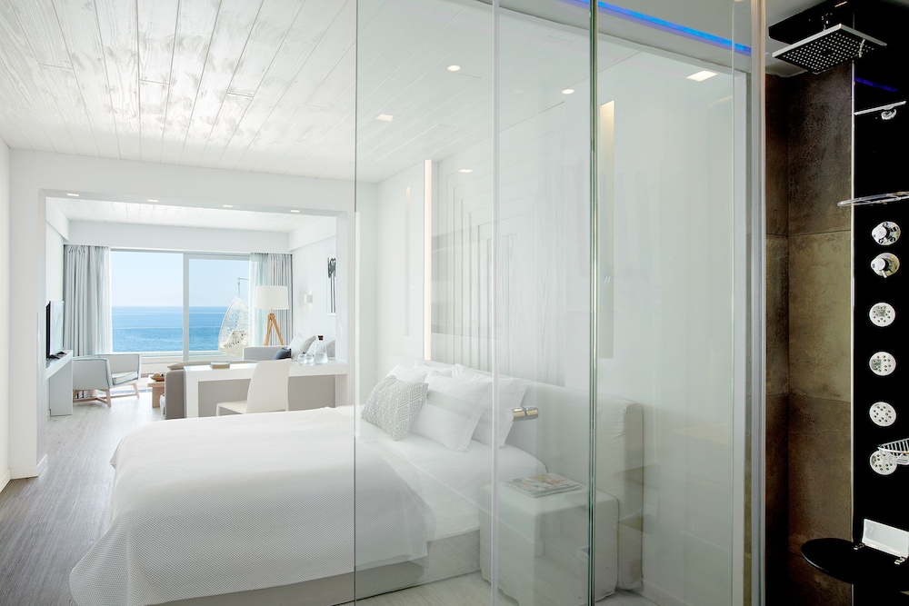 lichnos beach hotel and suites