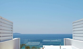 lichnos beach hotel and suites