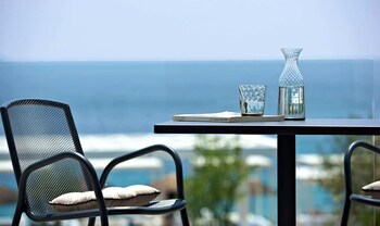 lichnos beach hotel and suites