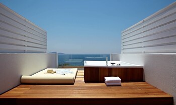 lichnos beach hotel and suites