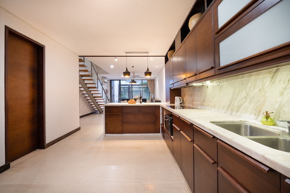 t p deluxe villa