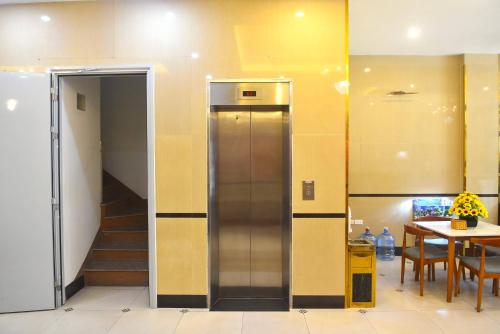 thanh hang hotel near emerald my dinh