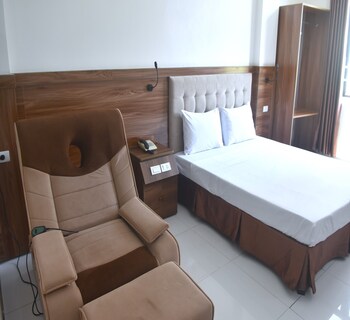 thanh hang hotel near emerald my dinh