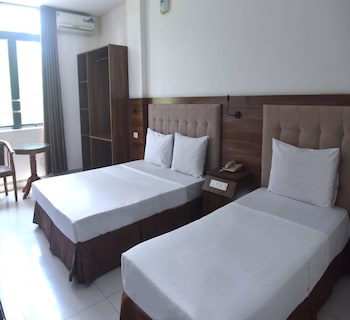 thanh hang hotel near emerald my dinh