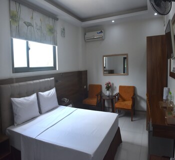 thanh hang hotel near emerald my dinh