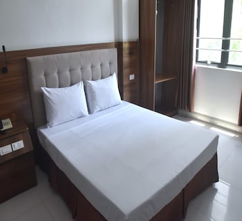 thanh hang hotel near emerald my dinh